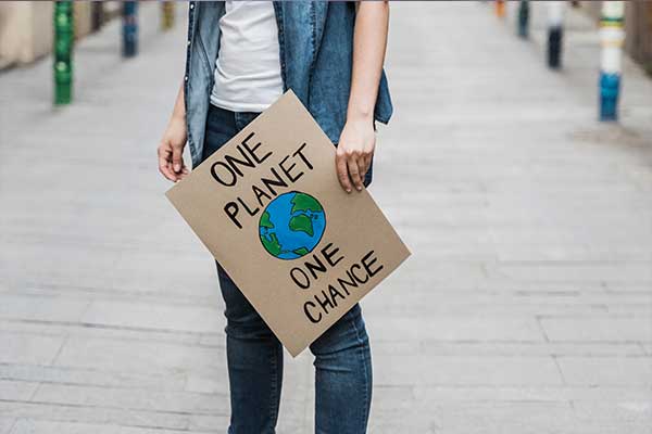 demonstration-on-the-city-protesting-against-clima-2022-01-18-23-32-03-utcz